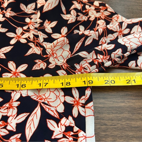 ❤️ Banana Republic Navy and Pink Floral Blouse S - Picture 9 of 11